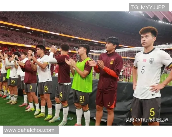 中国国足迎战韩国队期待逆袭全力争胜展现团队精神与拼搏意志